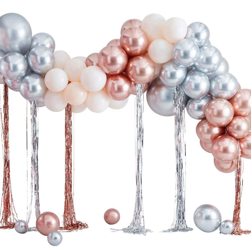 Σύνθεση για αψίδα από μεταλλικά μπαλόνια και κουρτίνες